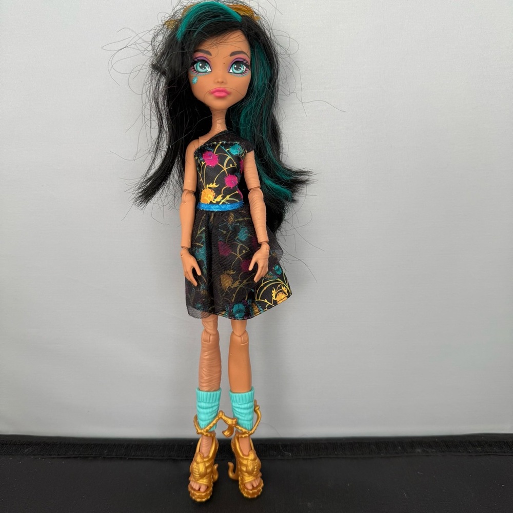 MONSTER HIGH GARDEN GHOULS CLEO DE NILE DOLL